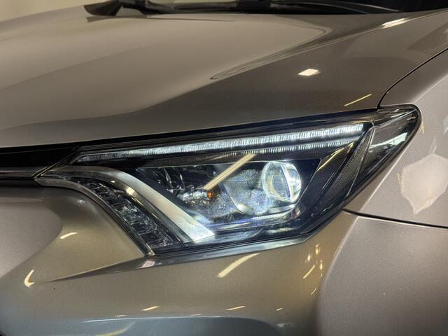 Toyota RAV4 2.5 Hybrid AWD Style | Lederen bekleding | Trekhaak | Stoelverwarming | 1650kg trekgewicht |