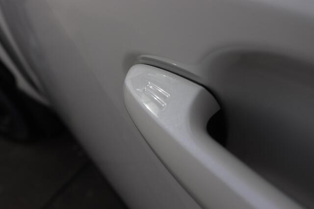 Toyota RAV4 2.5 Hybrid Bi-Tone, 1e Eigenaar, Alarm klasse 3, Stuur & Stoel & Voorruit verwarming, Keyless, Elec. Achterklep!