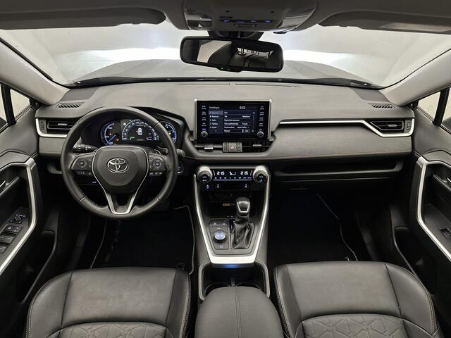 Toyota RAV4 2.5 Hybrid AWD ADVENTURE | 1650 kg trekgewicht | Trekhaak | Carplay | Stoelverwarming | IQ-lader telefoon | Elektrische achterklep