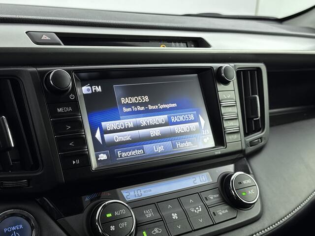 Toyota RAV4 2.5 Hybrid Dynamic Sport | Trekhaak | Voorstoelen Verwarmd | Stuurwiel Verwarmd |