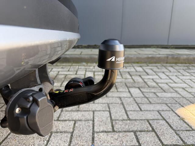 Toyota RAV4 2.5 Hybrid Style / Automaat / Trekhaak / Navigatie / Adaptieve Cruise Control / Climate Control / Camera / Bluetooth / Stoelverwarming /