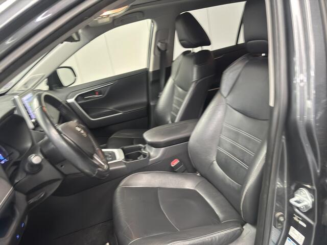 Toyota RAV4 2.5 Hybrid AWD Executive met panodak, Trekhaak, treeplanken, full option!