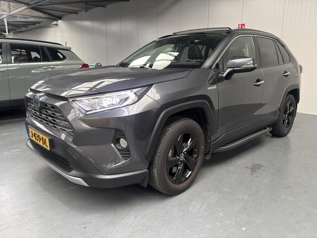 Toyota RAV4 2.5 Hybrid AWD Executive met panodak, Trekhaak, treeplanken, full option!
