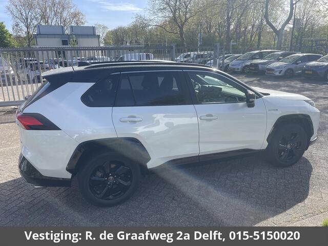 Toyota RAV4 2.5 Hybrid AWD Bi-Tone | 1650 KG trekgewicht | JBL Audio | navigatie | 360° camera | Stuur-/Stoelverwarming | Dodehoek detectie