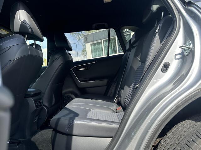 Toyota RAV4 2.5 Hybrid AWD Bi-Tone | STUUR + STOEL VERWARMING | KEYLESS | ACHTERUITRIJ CAMERA | ADAP. CRUISE | ELEK. STOELEN | TREKHAAK | 46K KM ! | 12 MND BOVAG GARANTIE |