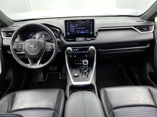 Toyota RAV4 2.5 Hybrid AWD Bi-Tone | BEARLOCK | 360 gr Camera | Navigatie | Stoelverwarming | Onderweg-naar-dealer