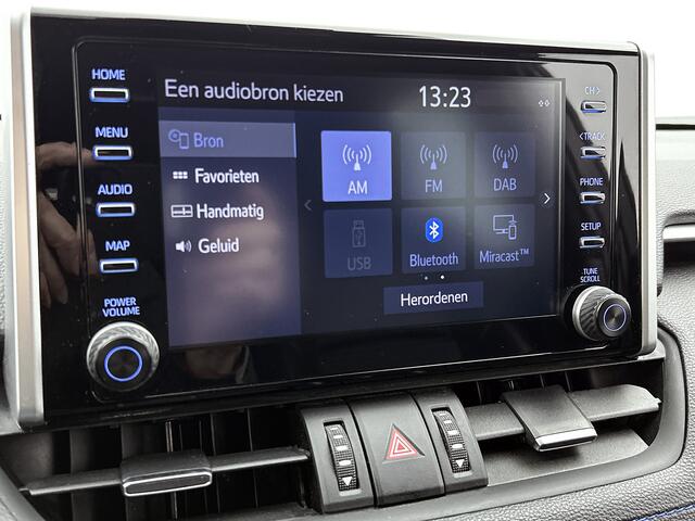 Toyota RAV4 2.5 Hybrid AWD Bi-Tone | BEARLOCK | 360 gr Camera | Navigatie | Stoelverwarming | Onderweg-naar-dealer