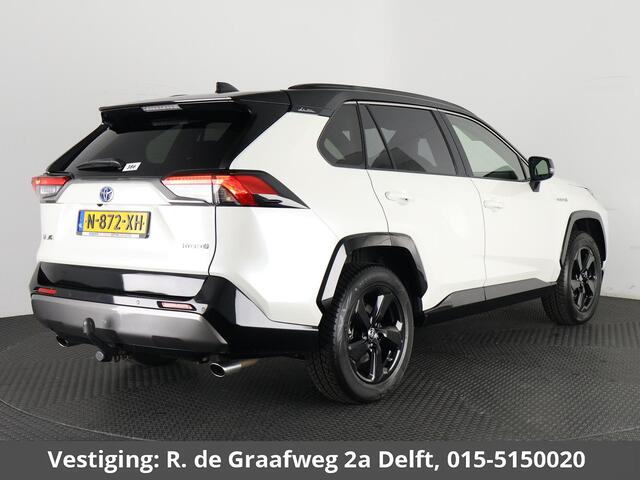 Toyota RAV4 2.5 Hybrid AWD Bi-Tone | 1650 KG trekgewicht | Trekhaak | Parkeersensoren | Apple Carplay & AndroidAUTO | Adapt.Cruise Control |