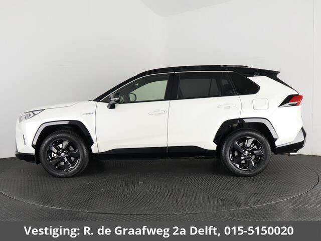 Toyota RAV4 2.5 Hybrid AWD Bi-Tone | 1650 KG trekgewicht | Trekhaak | Parkeersensoren | Apple Carplay & AndroidAUTO | Adapt.Cruise Control |