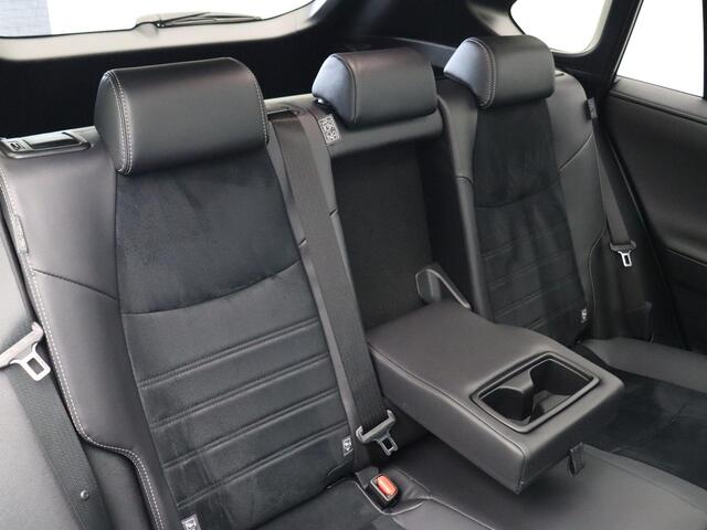 Toyota RAV4 2.5 Hybrid AWD GR SPORT | 1e Eigenaar | Adaptive Cruise control | Apple carplay / Android auto | Climate control | Lichtmetalen velgen 19'' | Stoelverwarming |