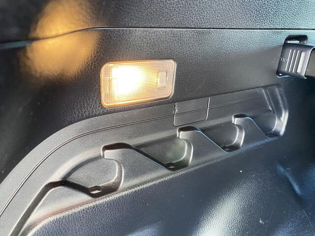 Toyota RAV4 2.5 Hybrid Black Edition Parkeersensoren v&a, achteruitrij camera, elektr. achterklep, keyless, adaptieve cruise control, automaat!