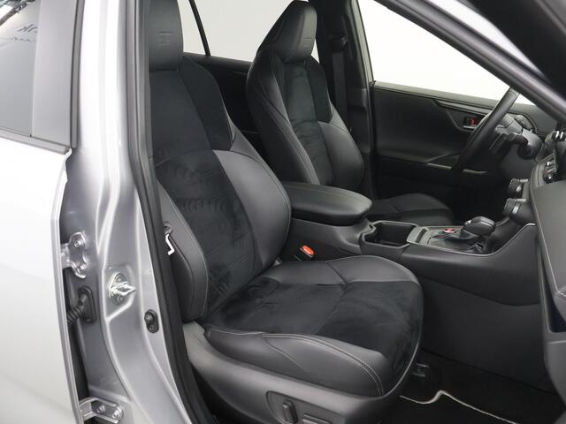 Toyota RAV4 2.5 Hybrid AWD GR SPORT | Navigatie | Sportstoelen ele. verstelbaar + Geheugen | Virtual Cockpit | 360 Camera | DAB | Stoelverwarming | JBL Audio | Trekhaak Afneembaar | Ele. kofferdeksel |