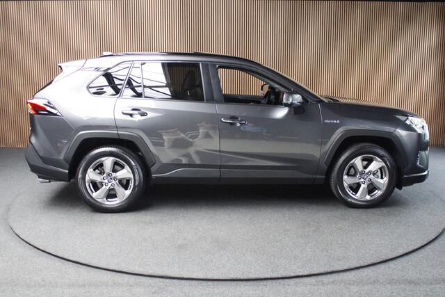 Toyota RAV4 2.5 Hybrid AWD Leer Navi Pano JBL sound Trekhaak Stoelverwarming voor en achter Camera PDC Stoelventilatie LM velgen