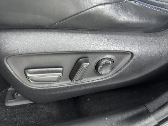 Toyota RAV4 2.5 Hybrid Bi-Tone | JBL-Audio | Navigatie | Parkeersensoren V+A |