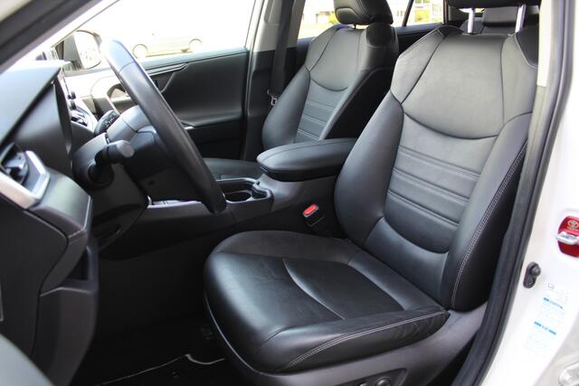 Toyota RAV4 2.5 Hybrid AWD Style Bi-Tone | Rijklaar | Parelmoer | Trekhaak | Apple/Android | Stoel-/stuurverw. | LED | El. achterklep | Dealer onderhouden