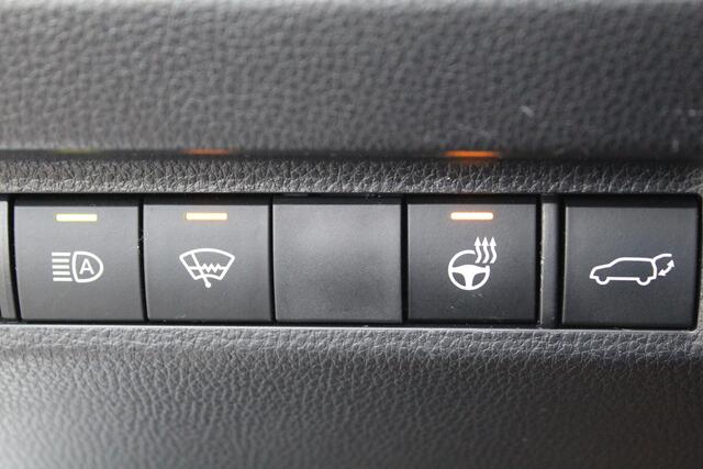 Toyota RAV4 2.5 Hybrid AWD Style Bi-Tone | Rijklaar | Parelmoer | Trekhaak | Apple/Android | Stoel-/stuurverw. | LED | El. achterklep | Dealer onderhouden