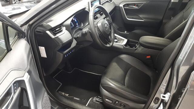 Toyota RAV4 2.5 Hybrid AWD Executive Origineel NL auto Treeplanken Trekhaak Premium Pack 1650kg trekgewicht AWD Executive Origineel NL auto Treeplanken Trekhaak Premium Pack 1650kg trekgewicht