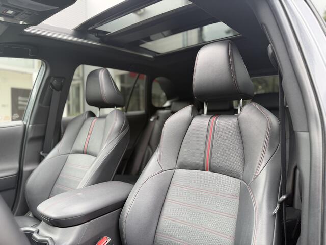 Toyota RAV4 2.5 Hybrid AWD Bi-Tone | GEEN AFLEVERKOSTEN | Schuif-/kanteldak, Head-up display, Rondomzicht camera