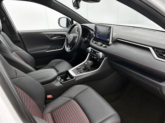 Toyota RAV4 2.5 Plug-in Hybrid AWD Style | BTW voertuig | Stuur+stoelverwarming | dodehoek detectie | Elektrische achterklep | Parkeersensoren Voor+achter | trekhaak afneembaar | Apple CarPlay/Android auto |