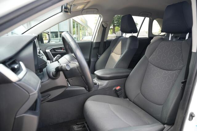 Toyota RAV4 2.5 Hybrid AWD Business Intro
