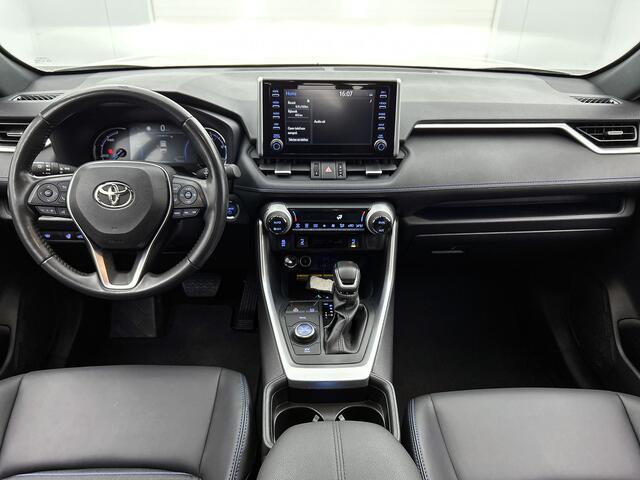 Toyota RAV4 2.5 Hybrid AWD Bi-Tone | 1650KG trekgewicht | Stoel+stuurverwarming | Elektrische Achterklep | Parkeersensoren Voor+achter | Draadloze telefoonlader | Apple CarPlay/Android Auto | Cruise Control Adaptive |