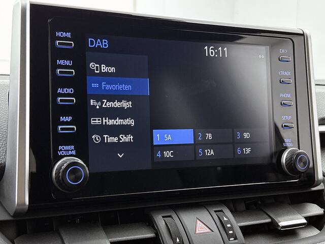 Toyota RAV4 2.5 Hybrid AWD Bi-Tone | 1650KG trekgewicht | Stoel+stuurverwarming | Elektrische Achterklep | Parkeersensoren Voor+achter | Draadloze telefoonlader | Apple CarPlay/Android Auto | Cruise Control Adaptive |