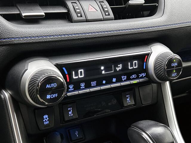 Toyota RAV4 2.5 Hybrid Bi-Tone Limited | Parkeersensoren voor+achter | Draadloze telefoonlader | Stoelverwarming | Elektrische achterklep | Climate Control | Cruise Control Adaptive | Navigatie | Apple CarPlay/Android Auto |