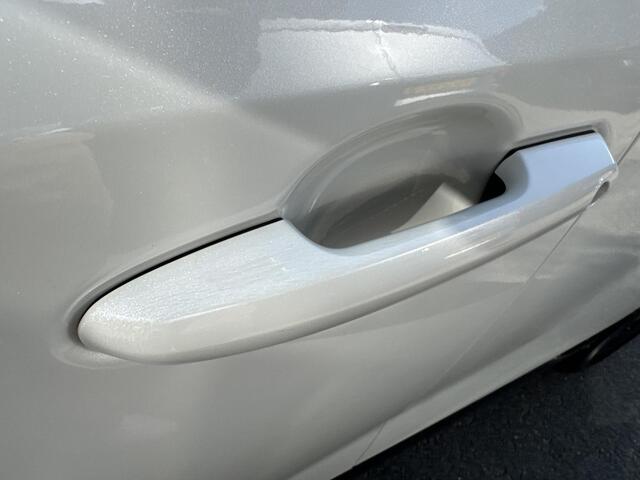 Toyota RAV4 2.5 Hybrid AWD Bi-Tone | 06-10141018 Voor meer informatie