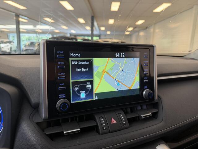 Toyota RAV4 2.5 HYBRID 4WD DYNAMIC PACK GARANTIE TOT 05-2031! SLECHTS 39.000 KM! 1650 KG TREKGEWICHT. STUUR & STOELVERWARMING . NAVIGATIE .PDC V & A .