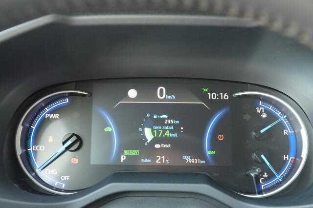 Toyota RAV4 2.5 Hybrid Active Automaat | Apple Carplay / Android auto | Achteruitrij camera | Stoel verwarming | 17" lichtmetalen velgen | 7 inch digitaal instrumentenpaneel | Parkeerhulpcamera achter met breedbe