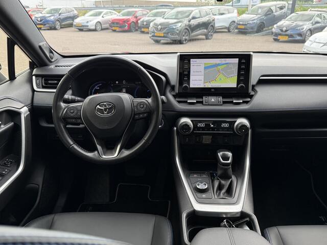 Toyota RAV4 2.5 Hybrid AWD Bi-Tone | Trekhaak | 360 graden camera | Stoelverwarming | Cruise adaptief | Draadloze tel lader |