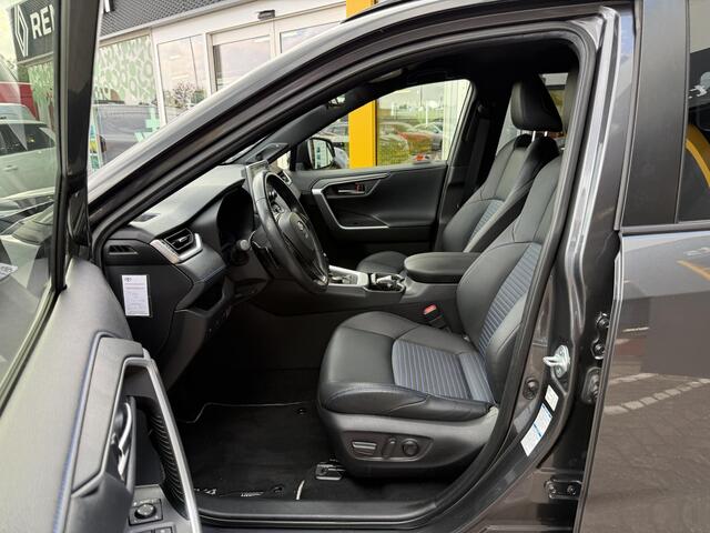 Toyota RAV4 2.5 Hybrid AWD Bi-Tone | Trekhaak | 360 graden camera | Stoelverwarming | Cruise adaptief | Draadloze tel lader |
