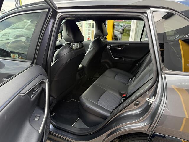 Toyota RAV4 2.5 Hybrid AWD Bi-Tone | Trekhaak | 360 graden camera | Stoelverwarming | Cruise adaptief | Draadloze tel lader |