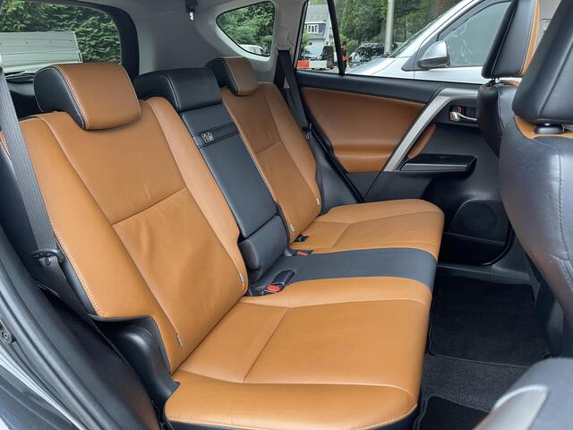 Toyota RAV4 2.5 Hybrid Executive | Panorama dak | Dodehoek detectie | 360° camera | Trekhaak| Adaptive cruise control | Keyless entry | Lederen bekleding | Voorstoelen verwarmd | Parkeersensoren |