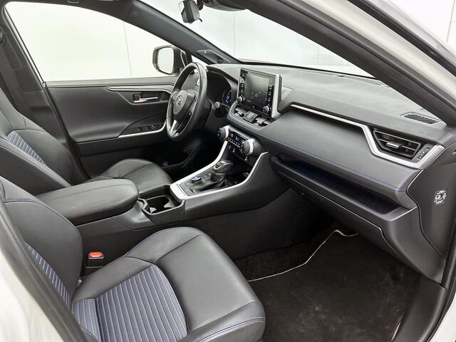 Toyota RAV4 2.5 Hybrid AWD Bi-Tone Innovation Pack | BTW Voertuig | Schuif/Kantel Dak | JBL | Dodehoek detectie | 360 Camera + camera binnenspiegel | Stoelverwarming | Parkeersensoren voor+achter | Elektrische Achterklep |
