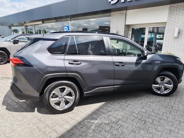 Toyota RAV4 2.5 Hybrid AWD Dynamic Plus | Trekhaak (1650kg trekgewicht) | Schuifkanteldak | Navi | Stoelverwarming