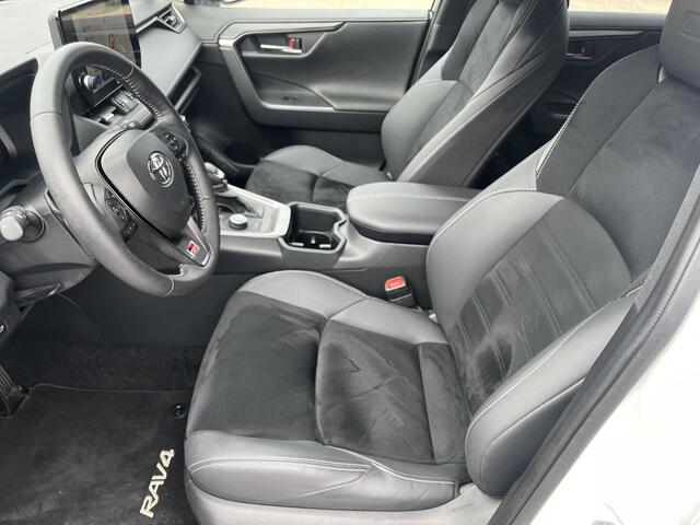 Toyota RAV4 2.5 Plug-in Hybrid AWD GR SPORT | Navigatie | Head up display | Elektrische klep | Stoel- + stuurverwarming |