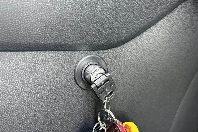 Toyota RAV4 2.5 Hybrid AWD Bi tone, Bearlock, Trekhaak!