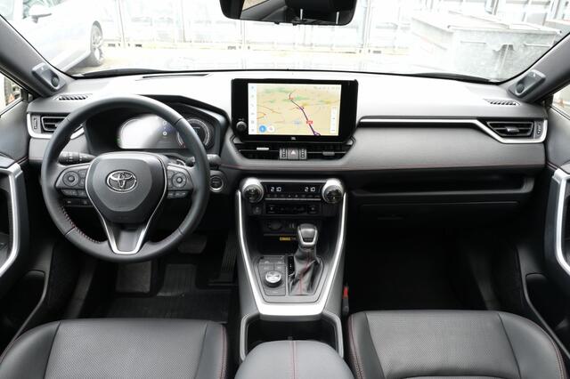 Toyota RAV4 Plug-in Hybrid 300 Bi-Tone Plus Automaat | Full option | JBL Premium Audio | Geïntegreerd navigatiesysteem | Head up display (HUD); projectie van informatie op de voorruit | JBL Premium Audio met 9 JB