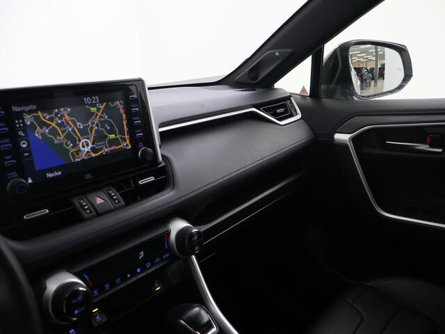 Toyota RAV4 2.5 Hybrid AWD Bi-Tone Innovation Pack I Panoramisch schuif-kanteldak I 360 graden camera I Digitale binnenspiegel I Trekhaak - 1650 KG trekgewicht | JBL | Dodehoek detectie | Navigatie | Apple CarPlay/Android Auto |