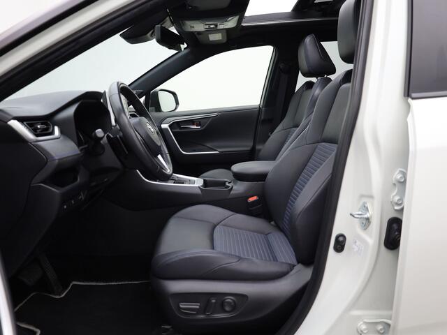 Toyota RAV4 2.5 Hybrid Bi-Tone | NL Auto | Panodak | Elek. Stoelen | 360 Camera | Apple Carplay/ Android | Bi-Tone | Prijs Rijklaar !!