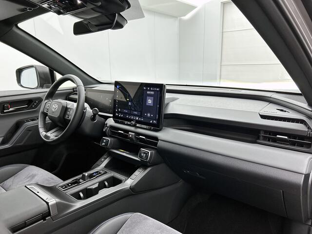 Toyota RAV4 2.5 Plug-in Hybrid 270 First Edition | BTW voertuig | 360 Camera | Stoelventilatie | Stoel+stuurverwarming | Head-Up Display | Elektrische achterklep | Parkeersensoren voor+achter |