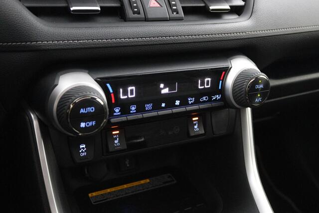 Toyota RAV4 2.5 Hybrid Black Edition | Stoelverwarming | Parkeersensoren V+A | Apple Carplay & Andriod Auto |