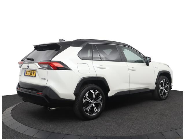 Toyota RAV4 2.5 Plug-in Hybrid AWD Bi-Tone Plus | Stoel en stuurverwarming | 1500KG Trekgewicht | Parkeersensoren V+A | Elektrisch verstelbare voorstoel |