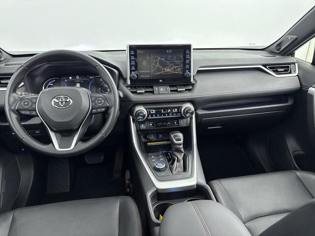 Toyota RAV4 2.5 Plug-in Hybrid AWD Bi-Tone Plus | BTW | Schuif/kantel panoramadak | JBL | 360 Camera + camera binnenspiegel | Stoelventilatie | stoel+stuurverwarming | Memory Seat | Dodehoek detectie | Navigatie | Apple CarPlay/Android Aut