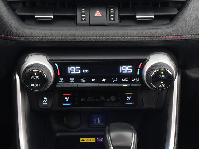 Toyota RAV4 2.5 Plug-in Hybrid AWD Bi-Tone Plus | 1500 KG trekgewicht | JBL Audio | Schuif-/Kanteldak | Stoelverwarming & ventilatie | Memory Seats |