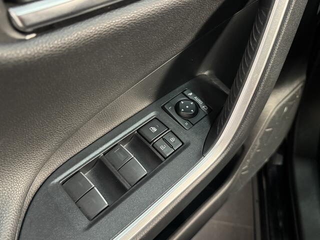 Toyota RAV4 2.5 Hybrid AWD ADVENTURE | 1650kg trekgewicht | Stoel/Stuurverwarming | CarPlay |