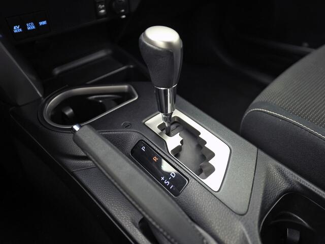 Toyota RAV4 2.5 Hybrid Energy 197Pk Automaat (BLACK PACK, NAVIGATIE, CAMERA, GETINT GLAS, SPORTSTOELEN, KEYLESS, ADAPTIVE CRUISE, NIEUWSTAAT)