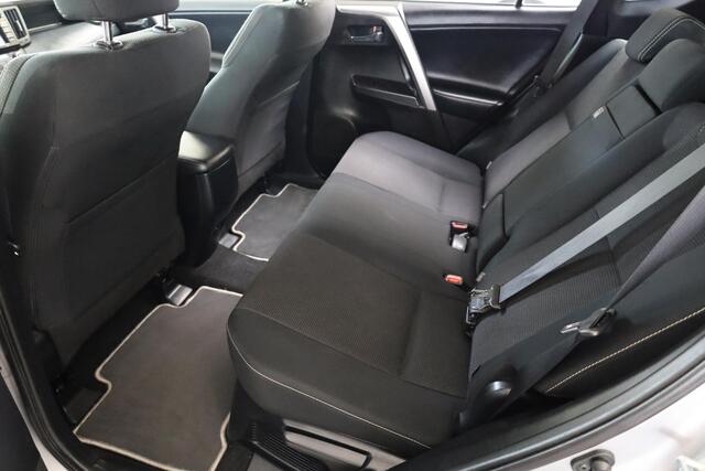 Toyota RAV4 2.5 Hybrid AWD Style BEARLOCK TREKHAAK CAMERA ZWARTE-HEMEL CRUISE NAV CLIMA 2XPDC 18''LMV ALL-SEASON