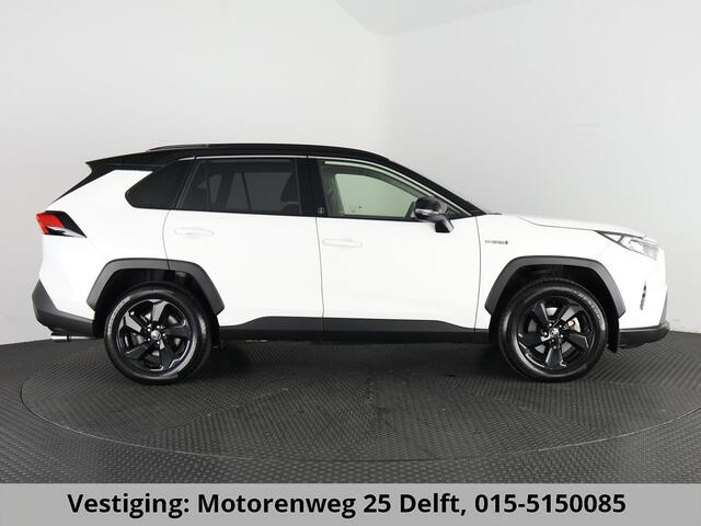 Toyota RAV4 2.5 HYBRID 4WD DYNAMIC BI-TONE GARANTIE 05-2031! SLECHTS 39.000 KM! 1650 KG TREKGEWICHT. STUUR & STOELVERWARMING . NAVIGATIE .PDC V & A .